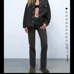 Zara midrise jeans - Säljer dessa då de är för små på mig och inte kan returnera! Helr nya med prislapp kvar