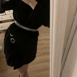 Nitskärp - Jätte snyggt skärp från saddler som är 65 cm långt, för litet för mig att ha runt höfterna men passar bra runt midjan! Aningen använt som syns på bild 3 💕