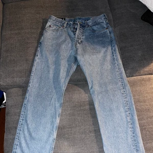Weekday Jeans Space - Helt oanvända Weekday Jeans modell Space Harper Blue. Storlek 29/32