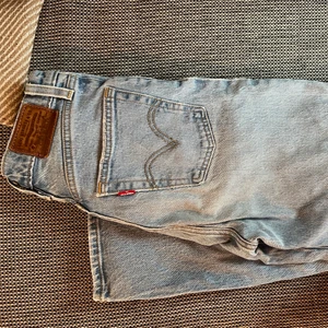 LEVIS jeans  - 💙 jätte fina jeans från Levis💙 i storlek 23 som motsvarar storlek 32 