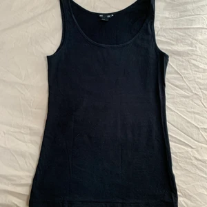 Linne - Svart Linne i S, asbra för layering och 100% bomull♥️♥️♥️