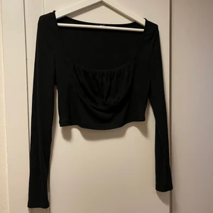 Fin topp - En fin, simpel och bekväm topp. Storlek L, passar m-l. 60 inkl frakt😊