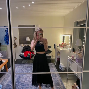 Svart tyllkjol  - Svart tyllkjol med prickar, superfin och passar till allt! Frakt tillkommer