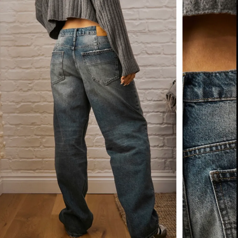 Oanvända lågmidjade boyfriend jeans från Urban Outfitters i storlek 26W 30L!. Jeans & Byxor.