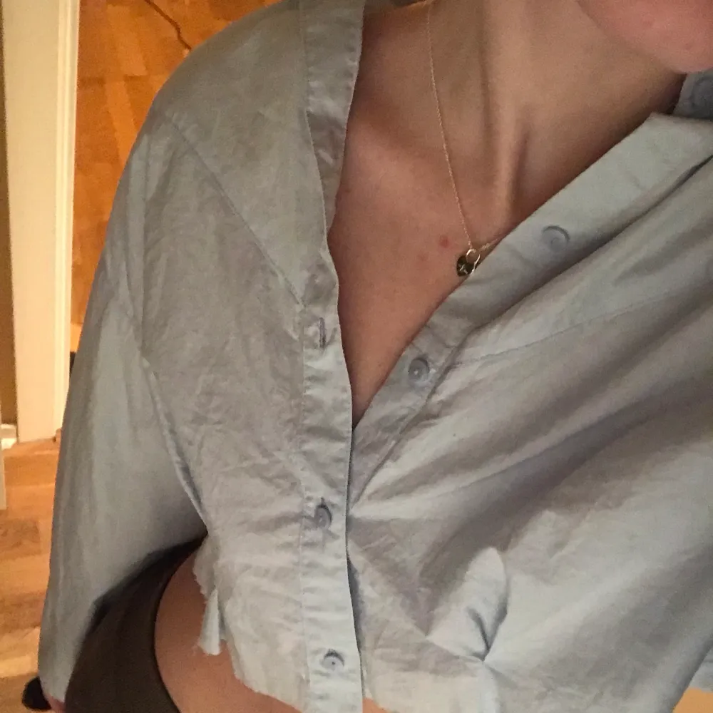 En avklipp blå skjorta från monki! Ger mig typ lite cowboy vibes (på ett bra sätt!). Paidat.