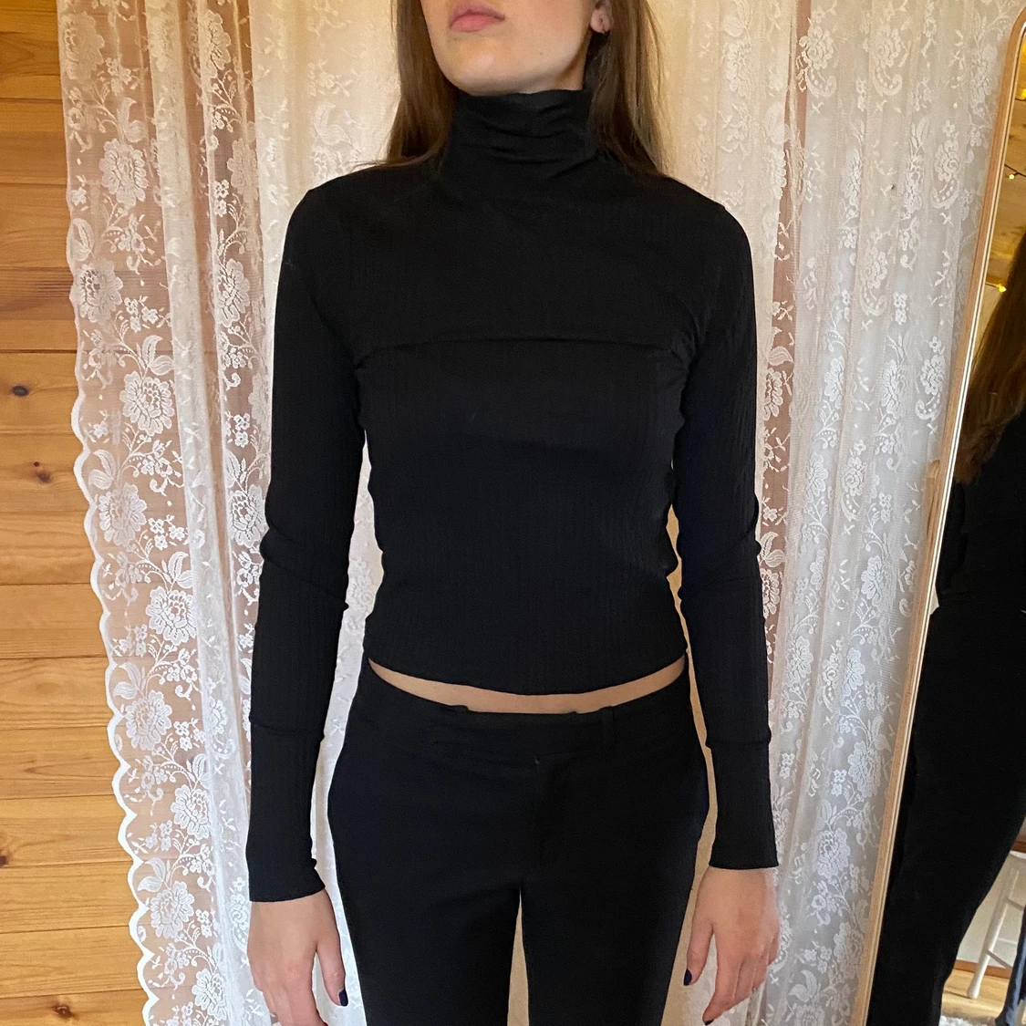 Svart ribbad polotröja
