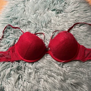 Bh - Röd bh st:80C | använd 