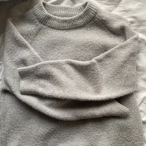 Stickad tröja  - Trendig stickad tröja från Zara slutsåld💕 säljer endast vid bra bud