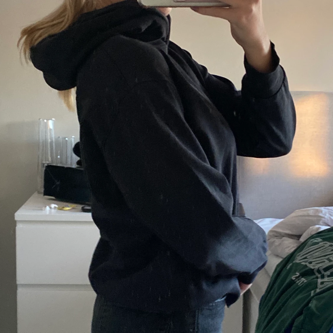 Vanlig svart hoodie  - 90