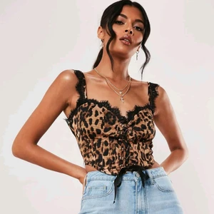 Korsett leopard från Missguided - Den är helt ny med lapparna kvar! Verkligen superfin! Nypris låg på runt 400kr