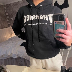 Thrasher hoddie - Säljer min Thrasher hoddie då den är lite för liten, skriv gärna om ni vill ha fler bilder💗