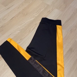 BetterBodies thigts strl s - Använda max 5 gånger! Jättefina och sitter på plats när man tränar! Storlek small men skulle passa en xs (små i storleken)! 100kr+ frakt! Pm för mer info eller bilder😘