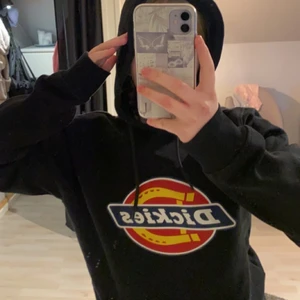 Dickies hoodie i strl xs  - Använd ca 5 gånger! Jätte varmt och tjockt material! 400kr + frakt! Pm för mer info eller bilder😘