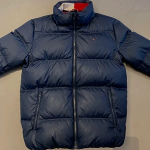 Tommy Hilfiger Puffer Jacker - Puffer jacket från Tommy Hilfiger, passar XS