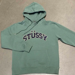 Stussy tröja - Sjukt snygg vintage stussy ströja i storlek M knappt använd så är som nyskick. Pris kan diskuteras, buda!!
