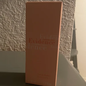 Parfym  - 🌸50 ml.                                                                                   🌸Ej använd, bara öppnad 