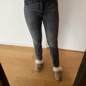 Gråa jeans - Perfekta Jeans 