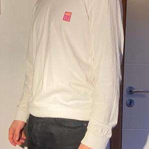 Weekday långarmad t-shirt - Fläckfri och inte använd mycket. Köptes för ca 500