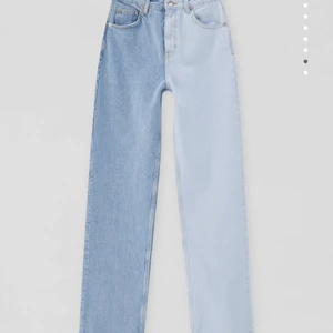 Jeans  - Säljer dessa balla jeans från pull and bear, köpta i somras men tyvärr kom de ej till användning :( De är helt nya och inte difekter alls. Sitter super snyggt och långa i benen men går säkert att klippa om man vill ha dem kortare💓 Kan sänka priset vid snabb affär! Hör av er vid frågor <3