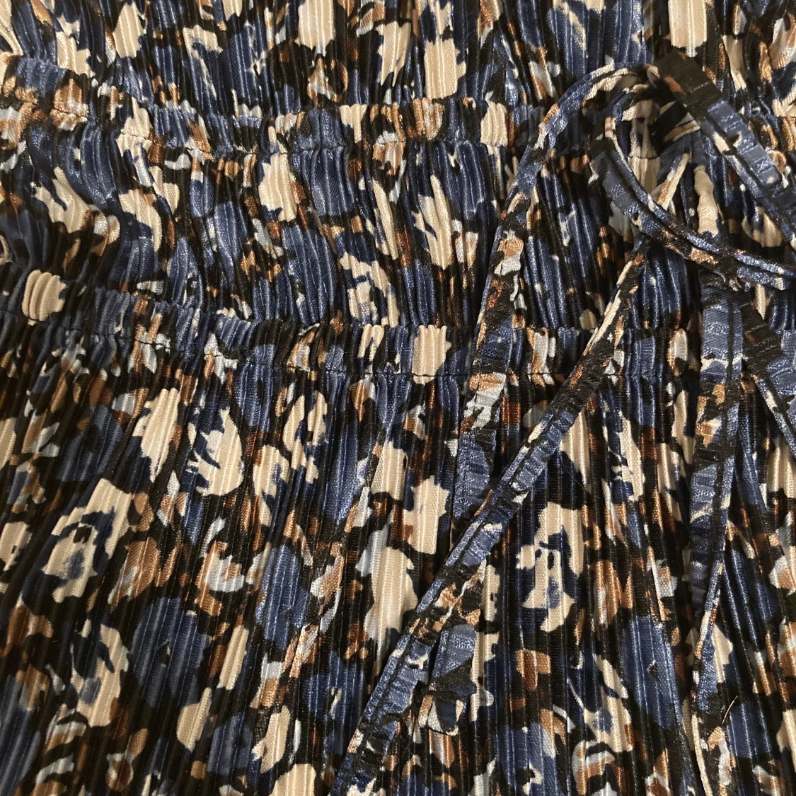 Mörk blåt linne  - 91