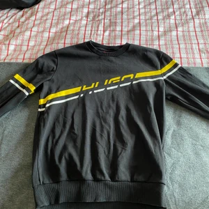 Hugo boss sweatshirt - Storlek xs, ungefär 2 år gammal använd max 3 gånger 