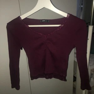 Röd tröja - Snygg röd tunn topp. köparen står för frakt💗