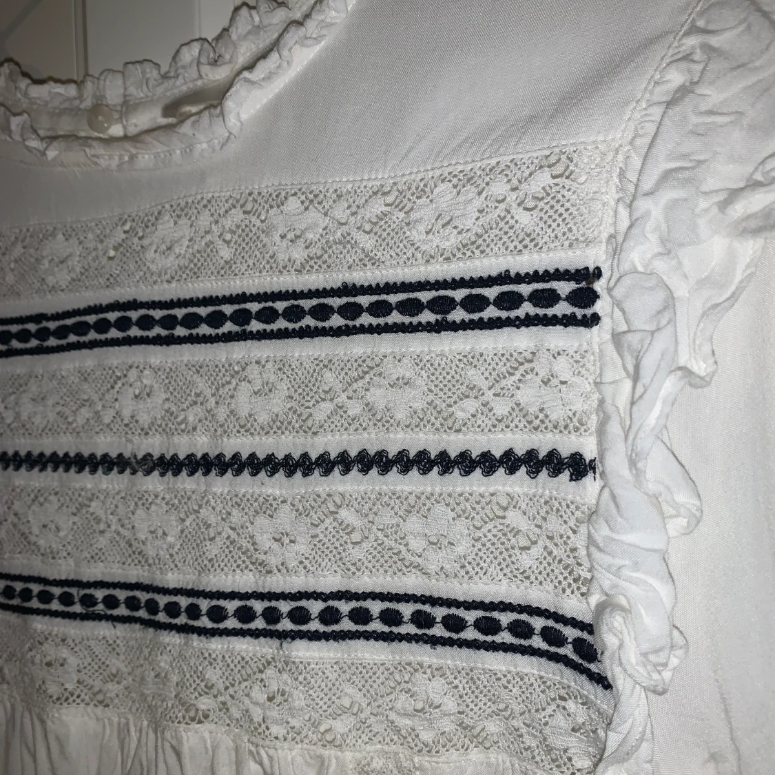 Vit blus med spets - 91