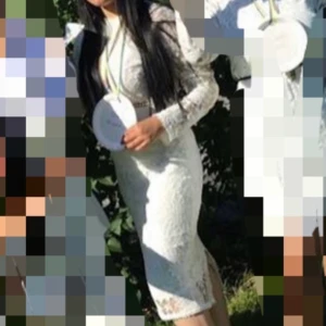 Kläning  - Strl: 38. Använd en gång, säljer för den är stor för mig Köpte för 600 men säljer den för 400