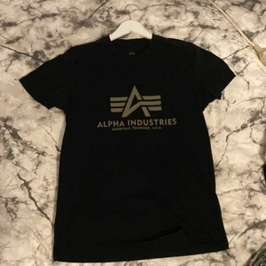 Alpha  - Aldrig använt och helt ny passar väldigt bra med allt och skön 