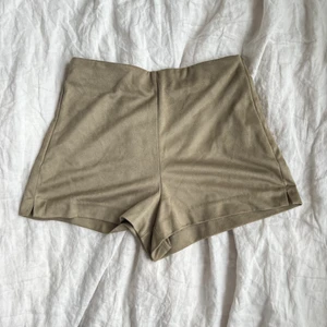 shorts i fakemocka  - vill bli av med en hel del, se profilen, pris kan absolut diskuteras! 