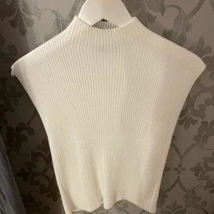 Ribbad Väst  - Vit ribbad väst från shein 