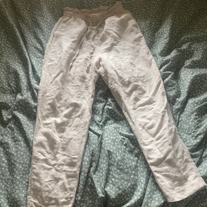 Linne brallor  - Linne brallor från H&M. Är använda några gånger men passar nu inte längre. (Jag är 174 cm) Kan skicka fler bilder om intresset finns! 