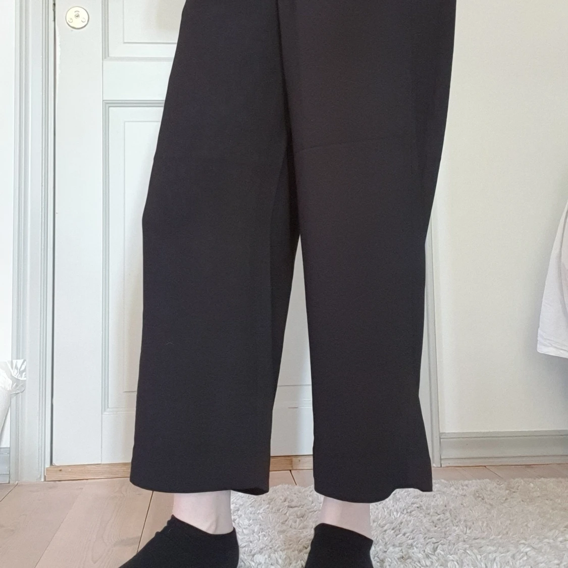 Svarta flowy byxor - 90