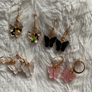 Örhängen  - 20kr styck inklusive frakt eller alla för 60🤍💕 VITA OCH PRICKIGA ÄR SÅLDA