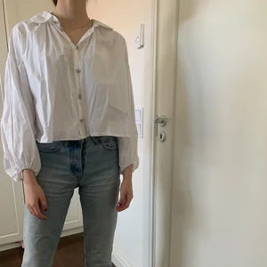 Skjorta Zara - Superfin skjorta från zara med glitter knappar🤍 På bilderna är den ej struken