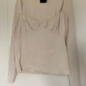 ASOS BLUS strl 46 - Helt ny och oanvänd blus från ASOS i färgen beige 
