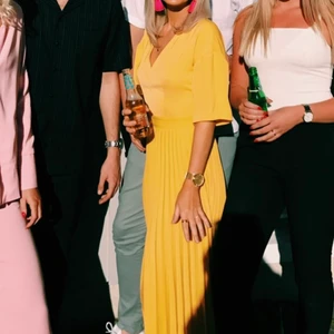 Klänning  - Intressekoll på denna fina klänning från Lindex 🍋 Köparen står för frakt! 