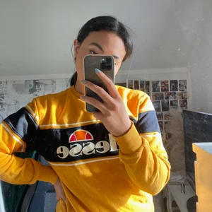 Ellesse tröja - Mysig tröja från Ellesse använd fåtal gånger, så gott som ny! Passar XS-M 