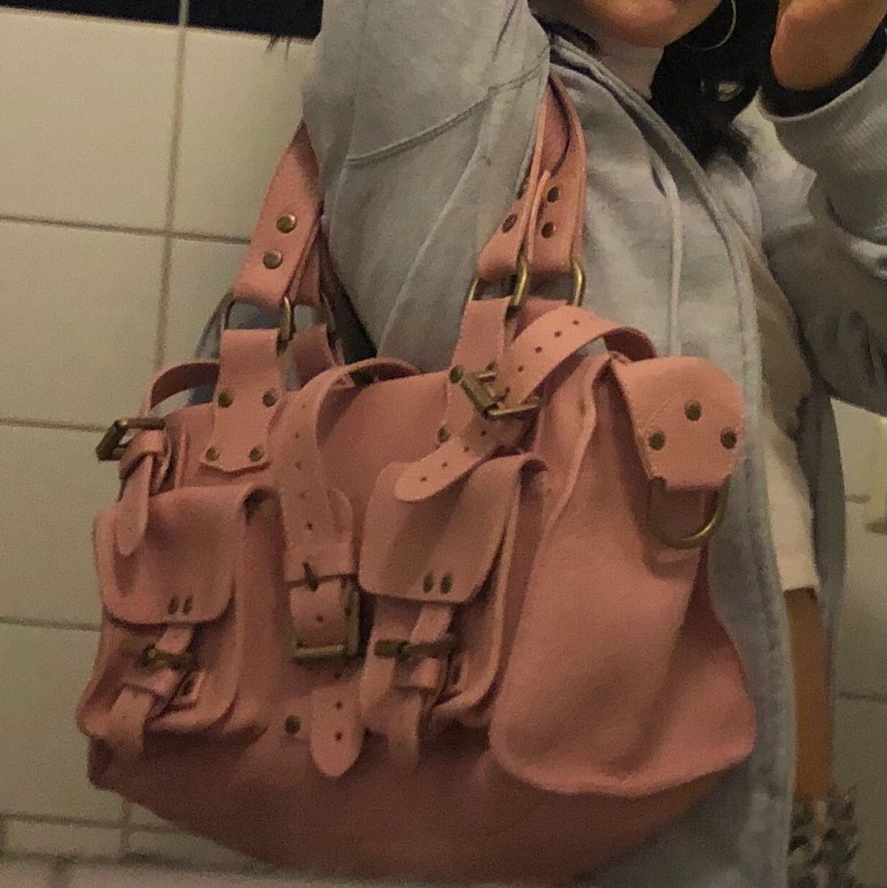 Cute 2000s pink hand bag. Väskor.