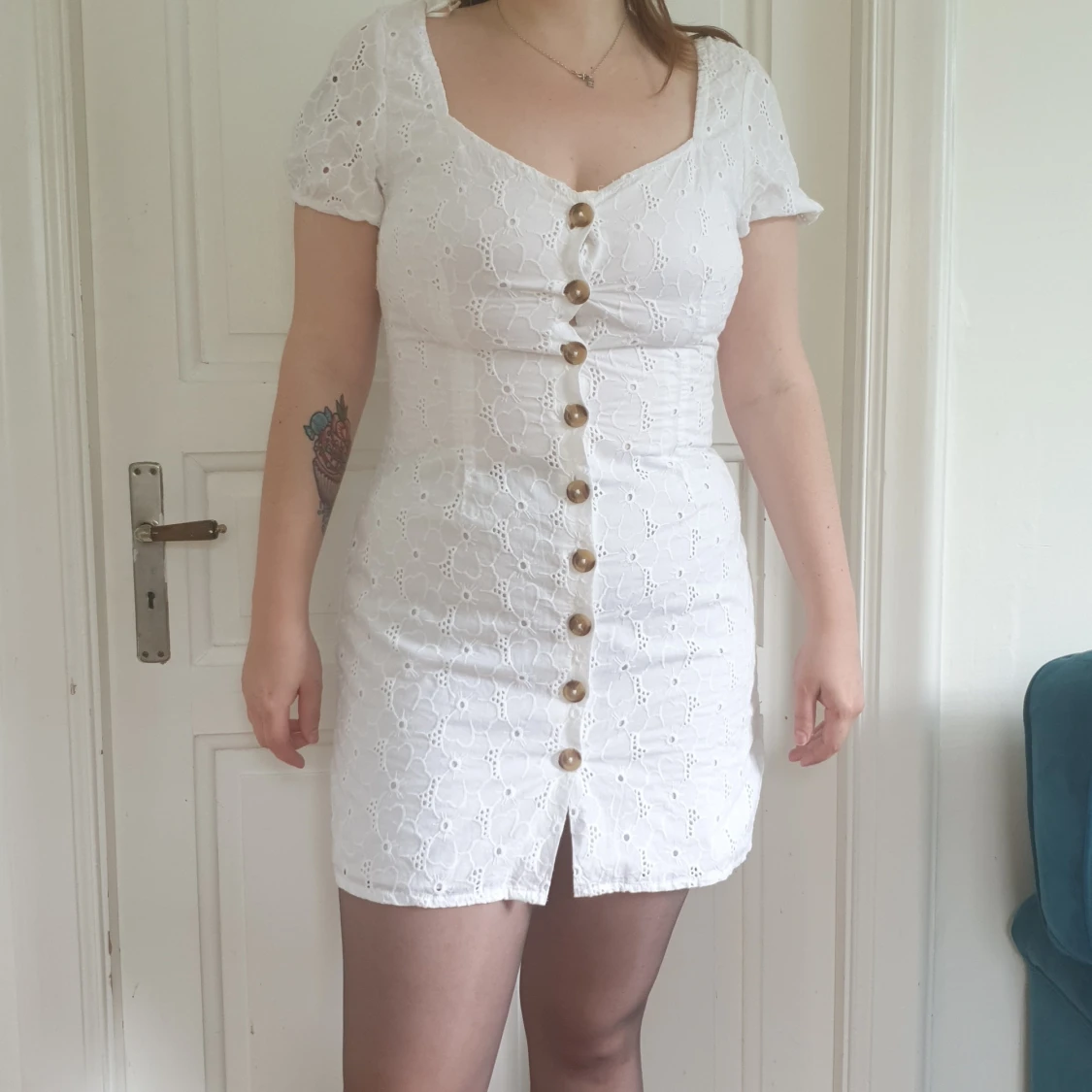 Ny Vit sommarklänning med Knappar Storlek 40