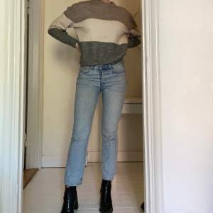 Snygga weekday-jeans, storlek 29. Passa perfekt om man vanligtvis har 36-38 i storlek. Modellen heter Vacant.