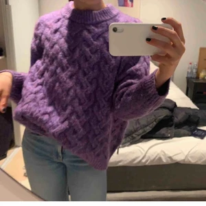 Stickad tröja zara  - Fin stickad tröja från zara köpt här på Plick men inte fått så mycket användning. Den är lite oversized. 