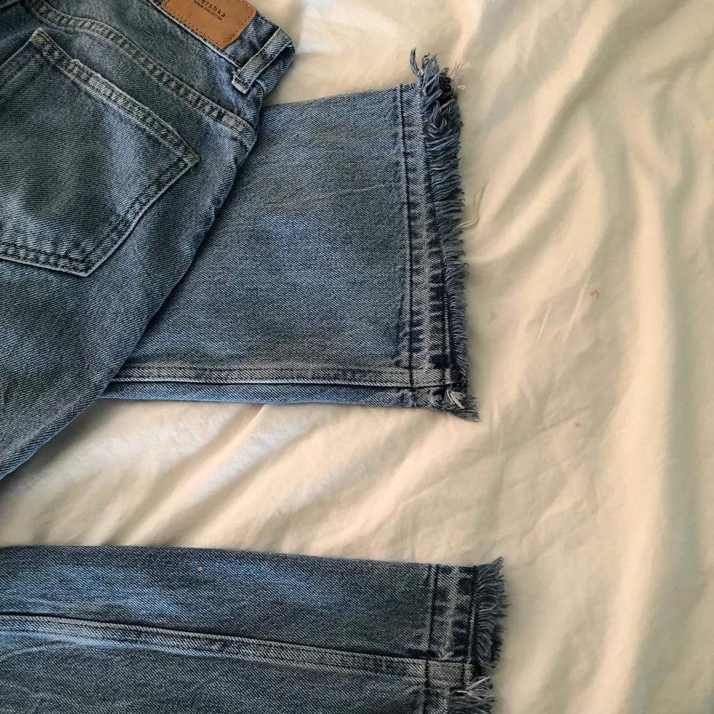 Aldrig använda, storlek 34, super snygga slitningar💕. Jeans & Byxor.