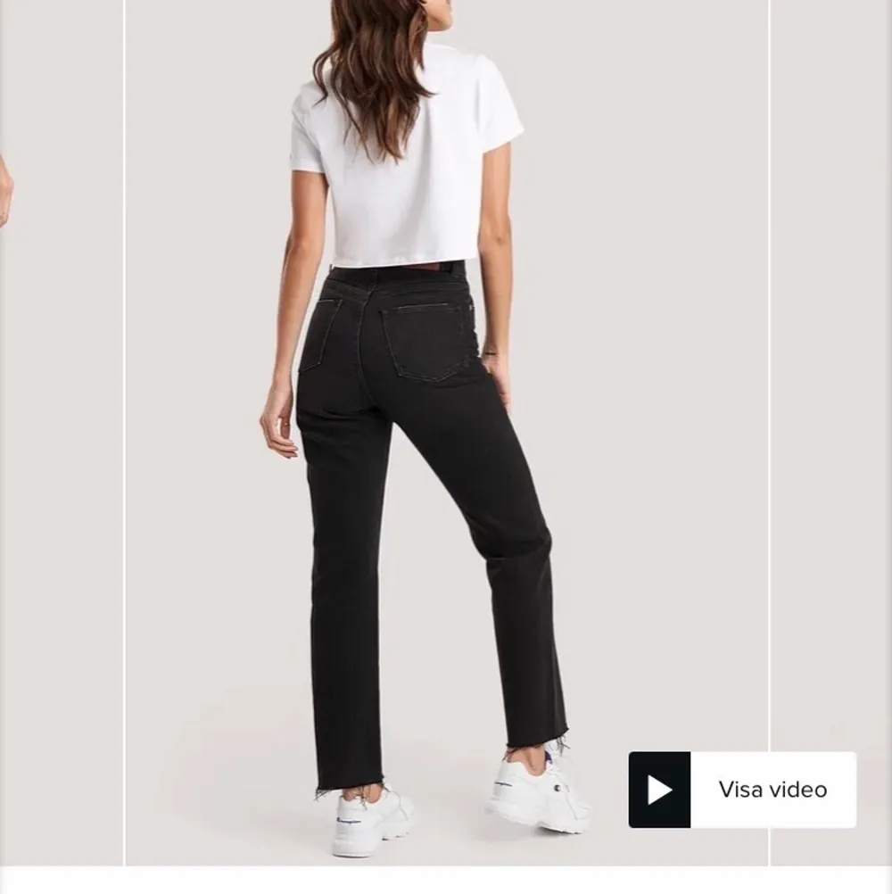 Säljer dessa svarta jeans från Nakd i storlek 38. . Jeans & Byxor.