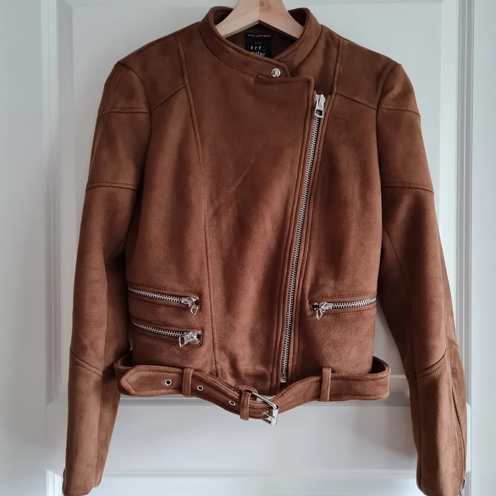 Brown biker jacket from Zara. Perfect condition, used only 2-3 times so it looks like new! It has practical real pockets 😄 Size S.. Jackor.