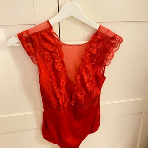Spets body  - Spetsbody från vero Moda. Använd fåtal gånger. Nypris 300kr. Säljes för 100kr +frakt ❤️