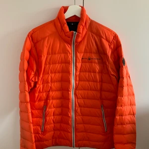 Sail Racing Jacka - Orange Sail Racing Jacka utan luva, bra skick, lite sliten längst nere på ärmarna