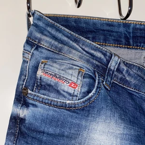 Diesel Jeans - Jag säljer dessa tuffa jeans från Diesel i storlek 30 (xs-s) för 259 kronor plus frakt som betalas av köparen.🤎