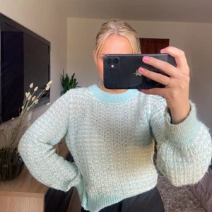 Turkos stickad tröja 💚 - Superfin turkos stickad tröja med ballongärm. 