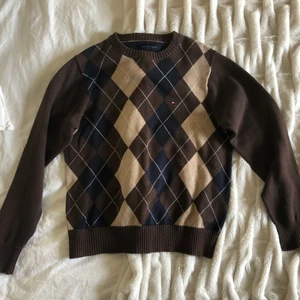 Argyle tröja gant - Brun rutig tröja från Gant, i nyskick. Säljer då den är för liten för mig.